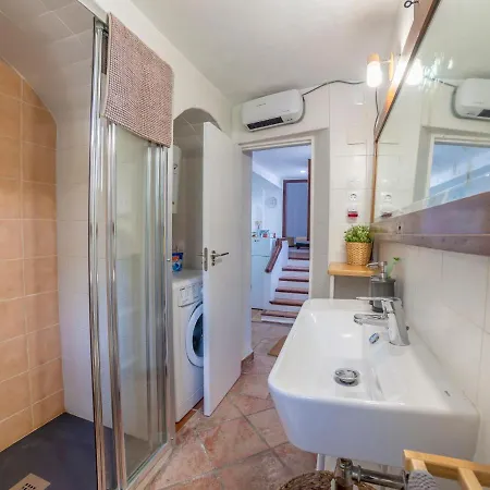 Cueva De Lindaraja By Interhome * Granada