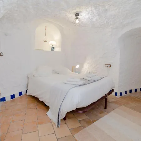 Cueva De Lindaraja By Interhome Granada