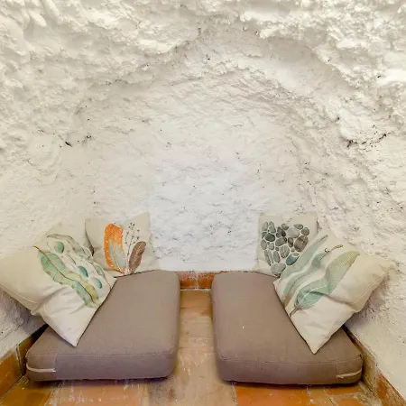 Cueva De Lindaraja By Interhome Granada