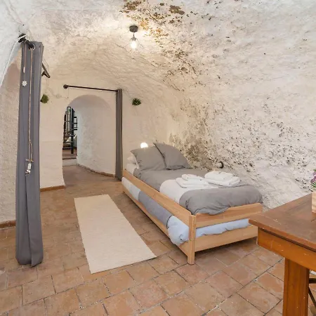 Cueva De Lindaraja By Interhome Hébergement de vacances Grenade